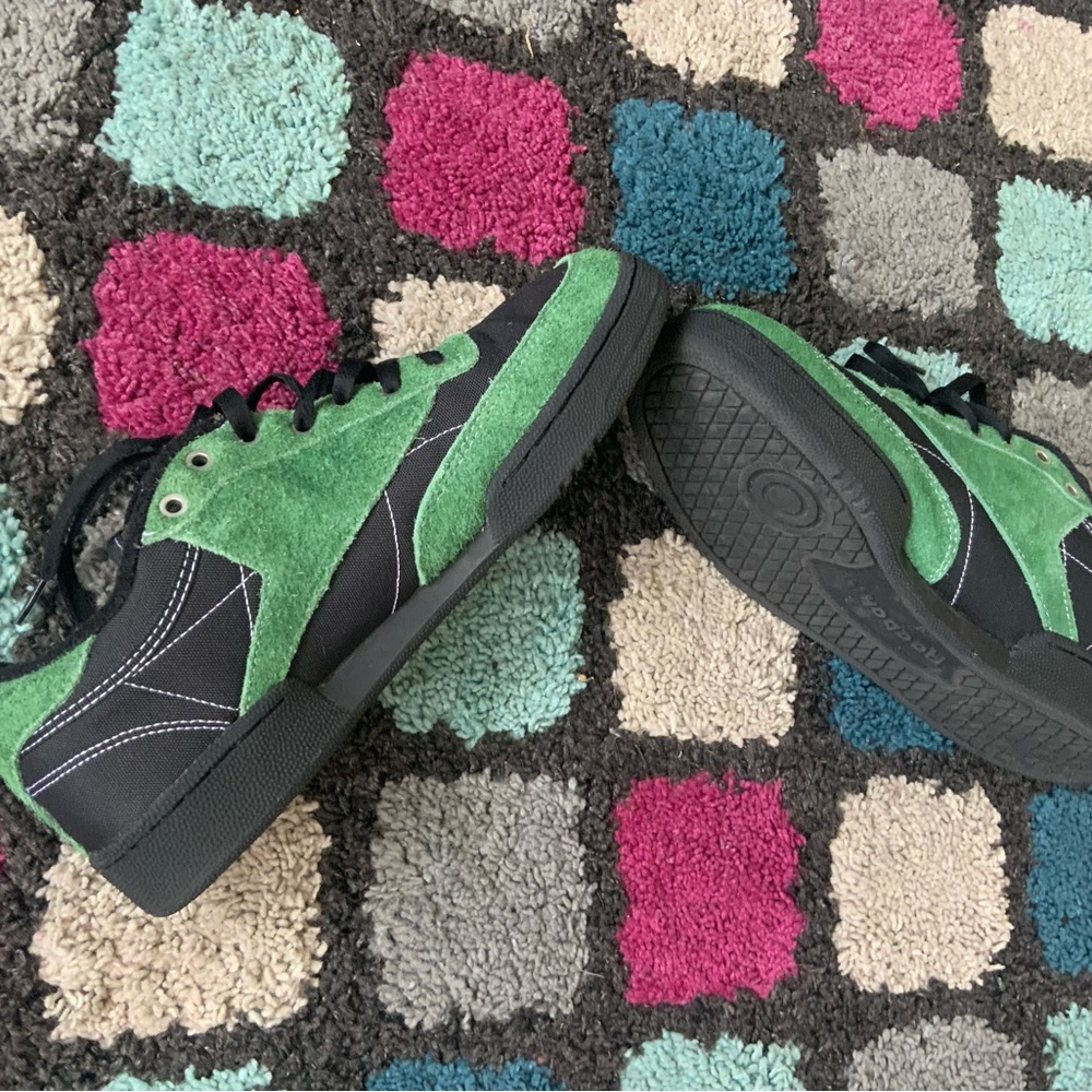 Pleasures x Reebok - Picture 2 of 5
